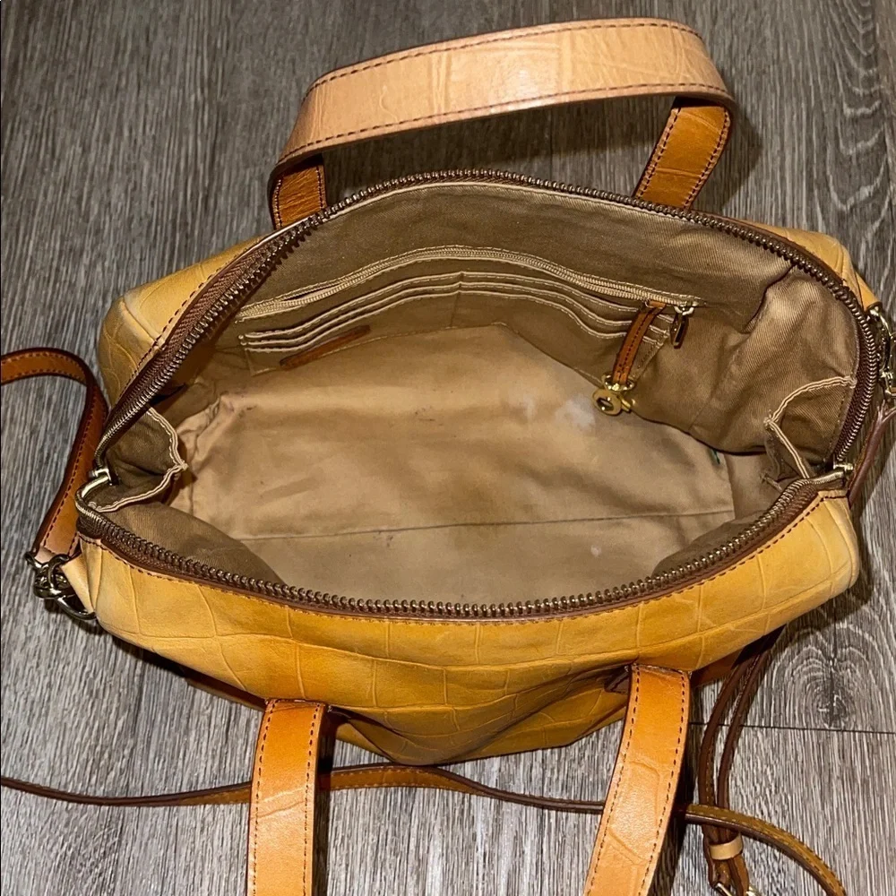 Fossil Sydney satchel purse light tan with crossbody strap